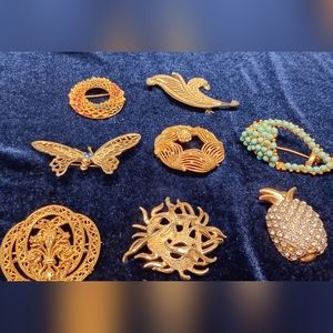 Vintage lot brooches lot 8